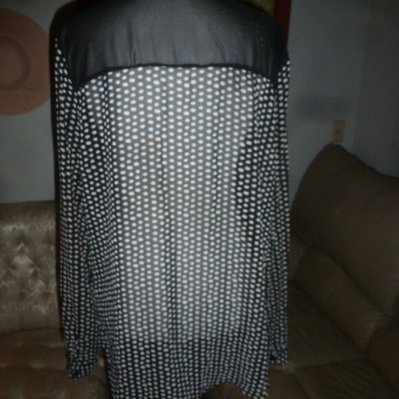 Zac & Rachel Women’s Elegant Button-Up Collared Blouse – Size XL - Picture 4 of 10